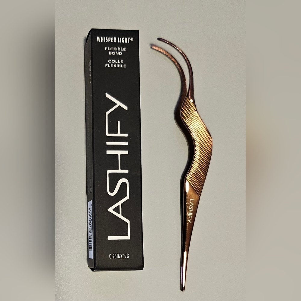 Lashify Set - 6 Lashes, Bond, Wand Applicator, and Storage Cases - Picture 4 of 4